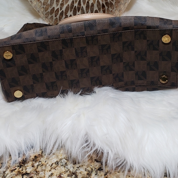 Designer Handbag - Picture 9 of 12